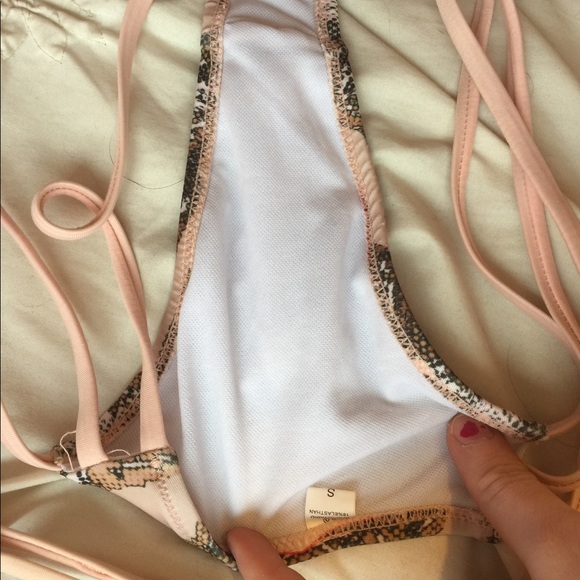 Bikini - Picture 4 of 4